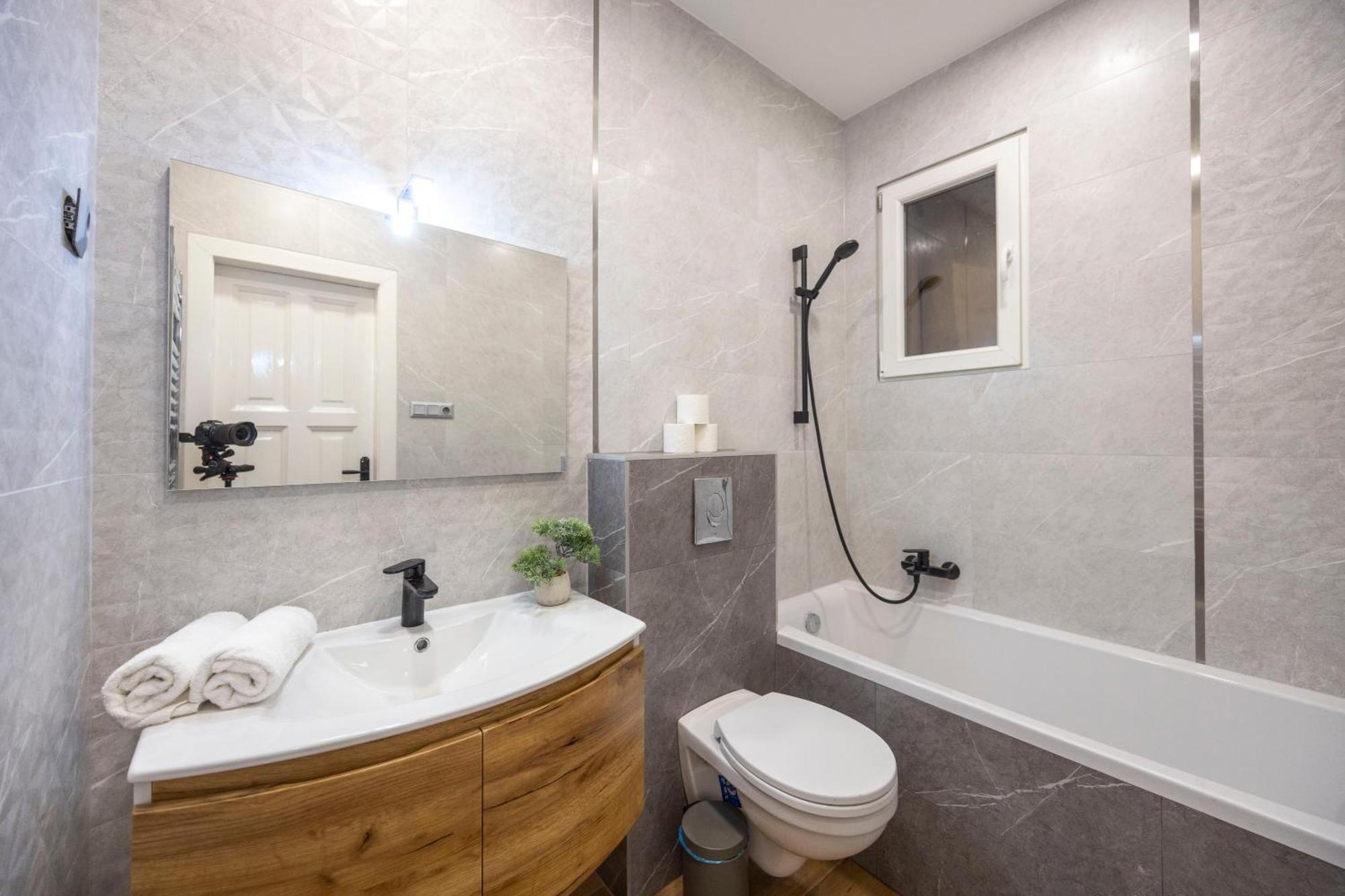 Apartment Deluxe & Cozy King St In The Heart Of